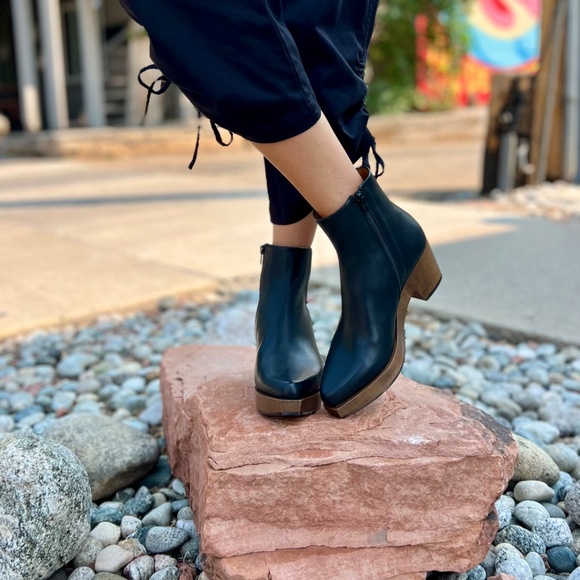 Coclico Kabuki Clog Boot in Black - Picture 4 of 5